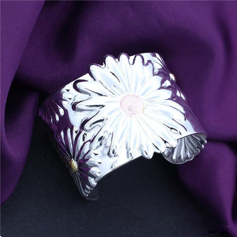 Elegant Natural And Fresh Open Bracelet With Flower Design Adjustable