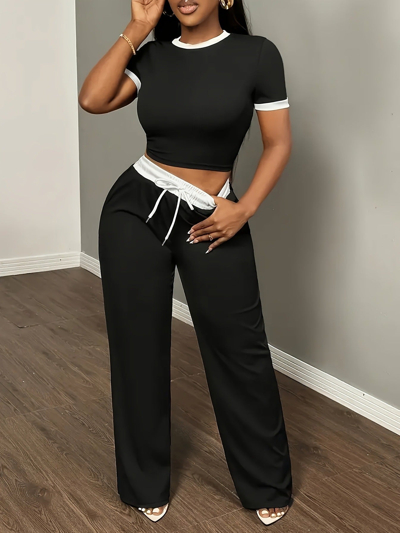 Womens Color-block Slim-fit Short-sleeve Top And Pants Two-piece Set