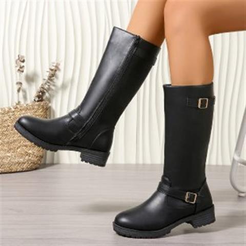 Low-heeled Tall Boots With Zippers