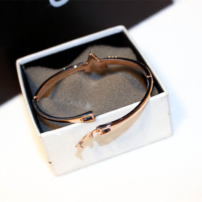 Simple And Atmospheric Water Diamond Inlaid Letter Temperament Bracelet
