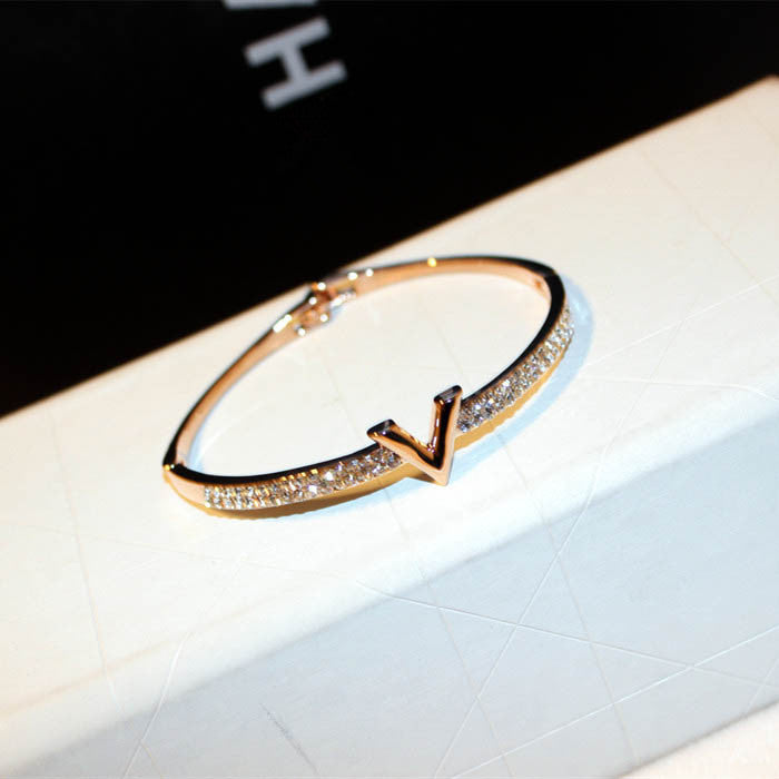Simple And Atmospheric Water Diamond Inlaid Letter Temperament Bracelet