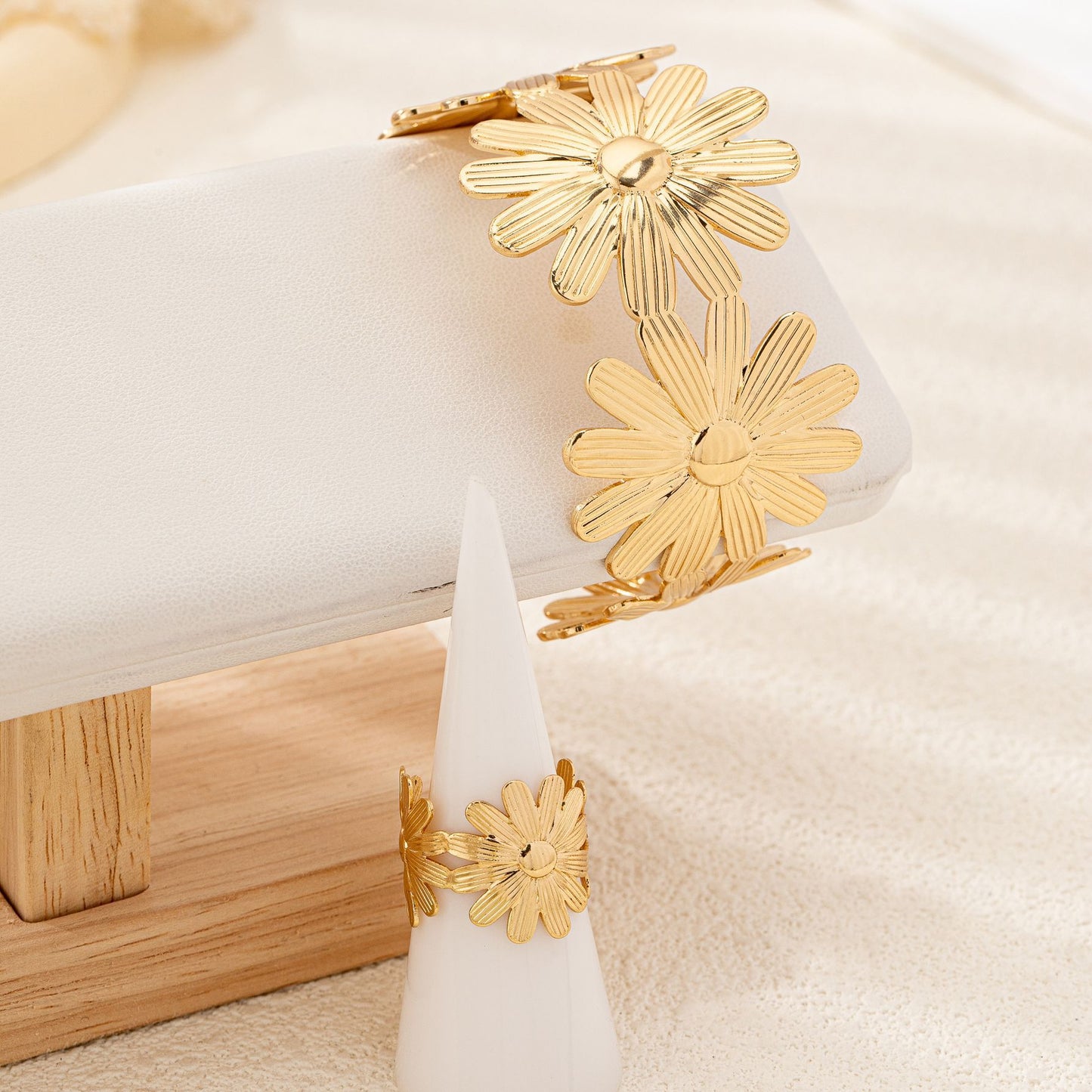Elegant Natural And Fresh Open Bracelet With Flower Design Adjustable