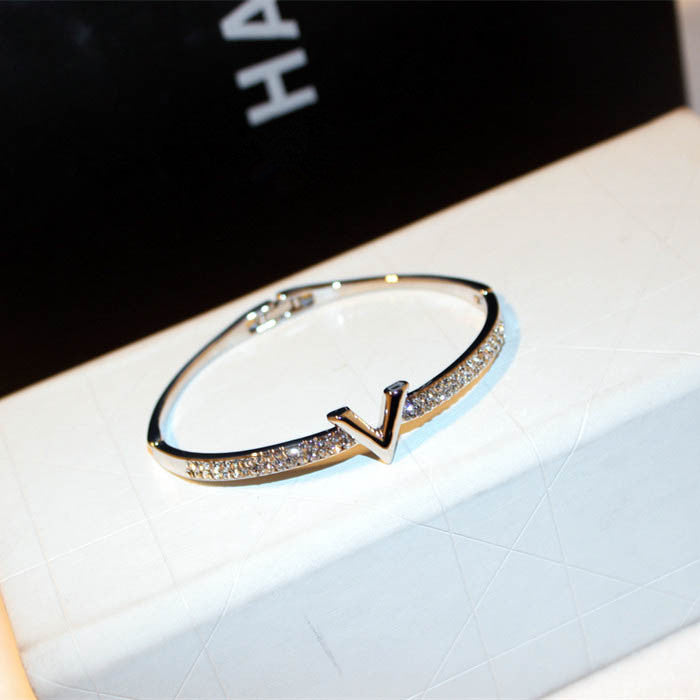 Simple And Atmospheric Water Diamond Inlaid Letter Temperament Bracelet