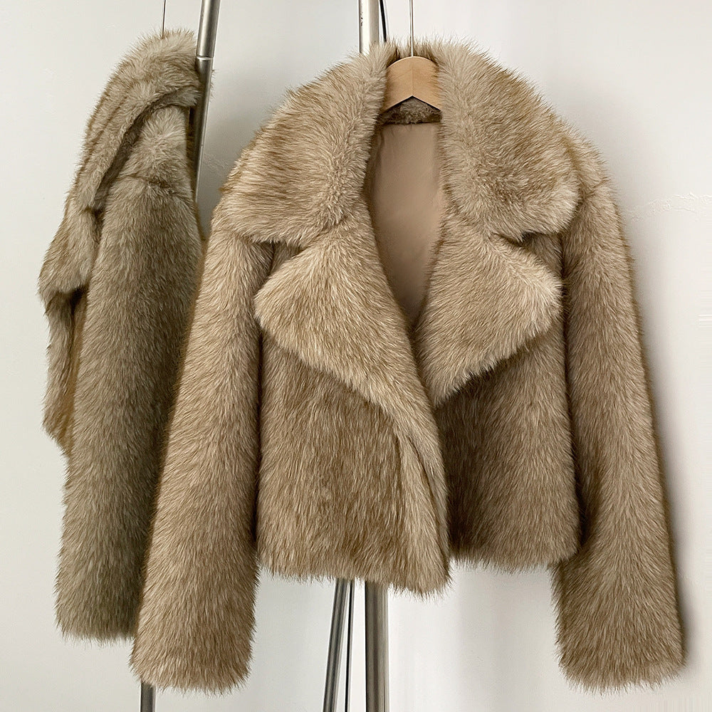Stylish Short Winter Coat With A Suit Collar And Faux Fur Trim