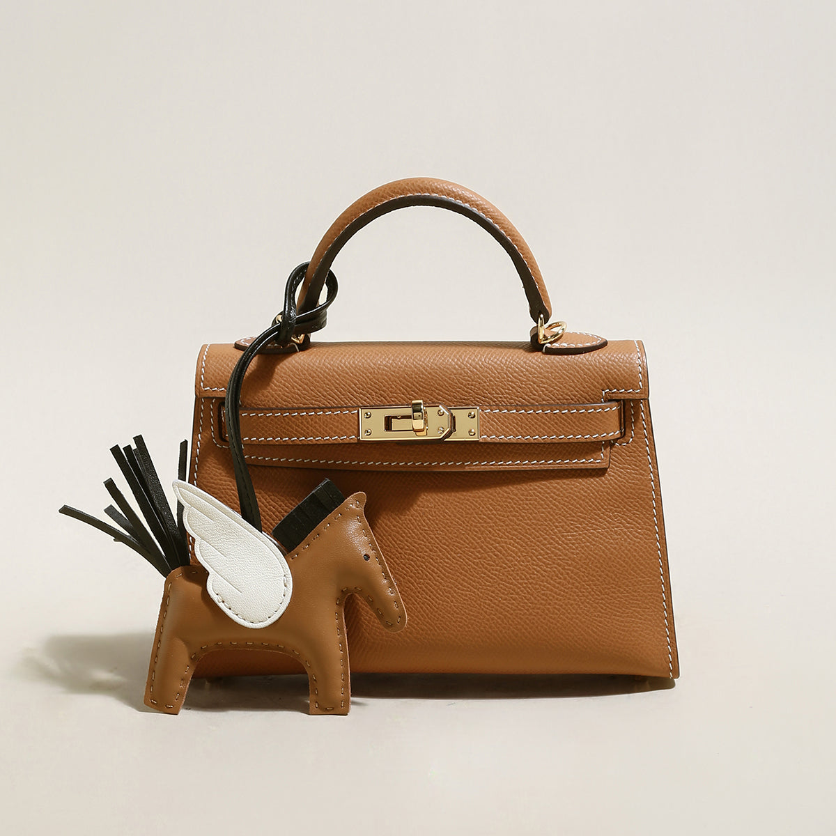 Petit sac à main tendance avec breloque cheval