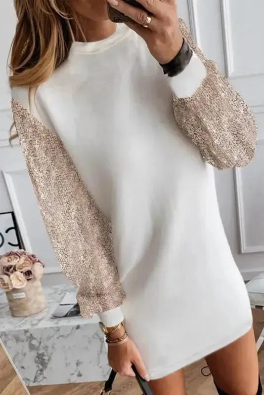 Robe courte droite à manches bouffantes et sequins blancs