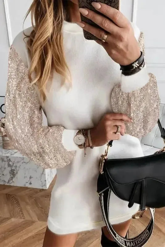 Robe courte droite à manches bouffantes et sequins blancs